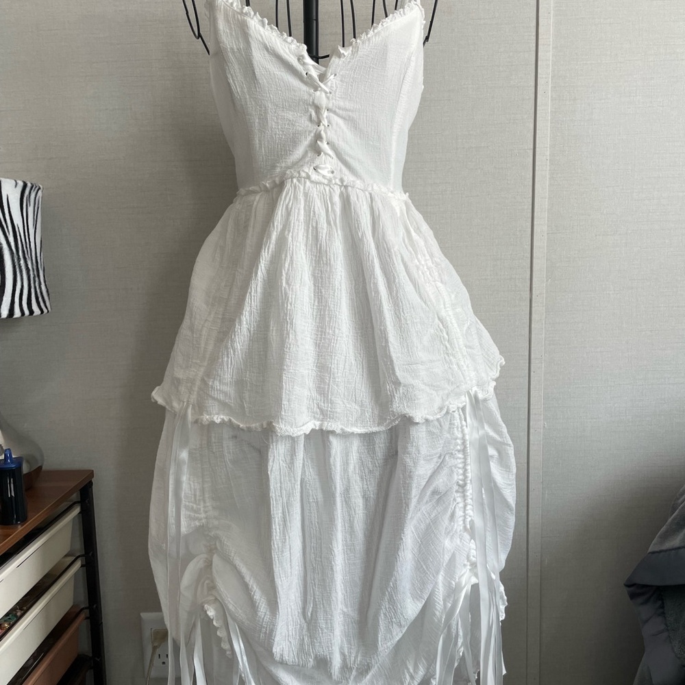 Elegant White High Low Layered Dress - Picture 4 of 5